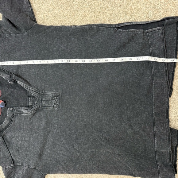 Anthropologie Pilcro Split Hem Acid Washed Black V-Neck Top Size Medium Boho - Picture 11 of 11